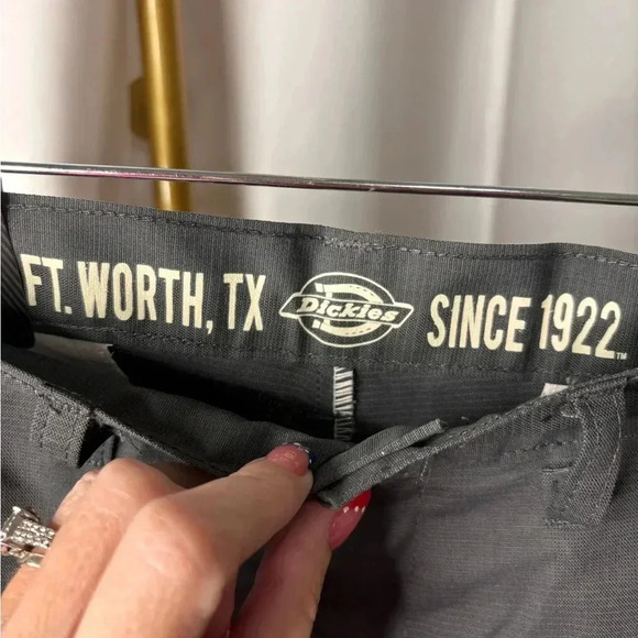 Brand new Dickies men’s size 30 - Picture 2 of 4